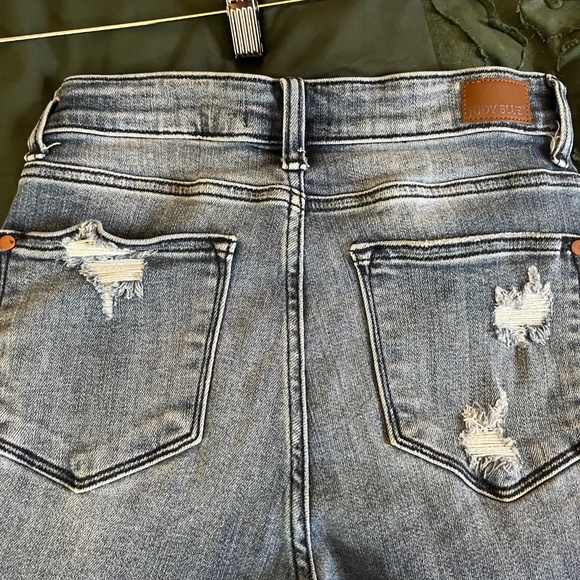 Judy Blue Jeans 3/26 - Picture 1 of 3